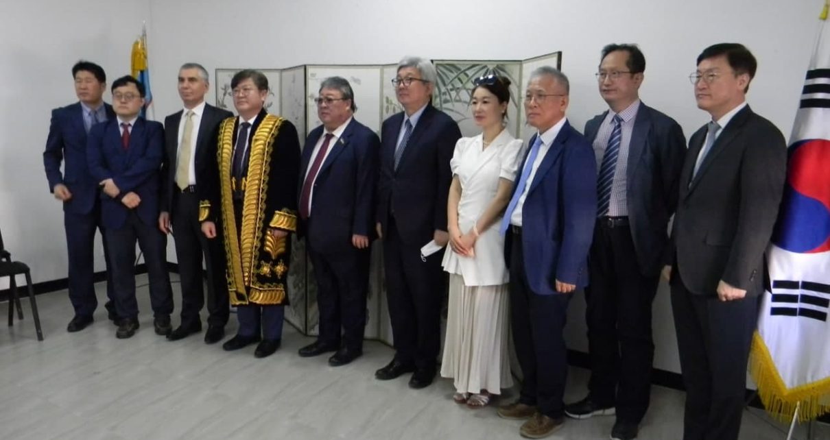 Визит делегации южнокорейских экспертов в Ассоциацию корейских культурных центров Узбекистана