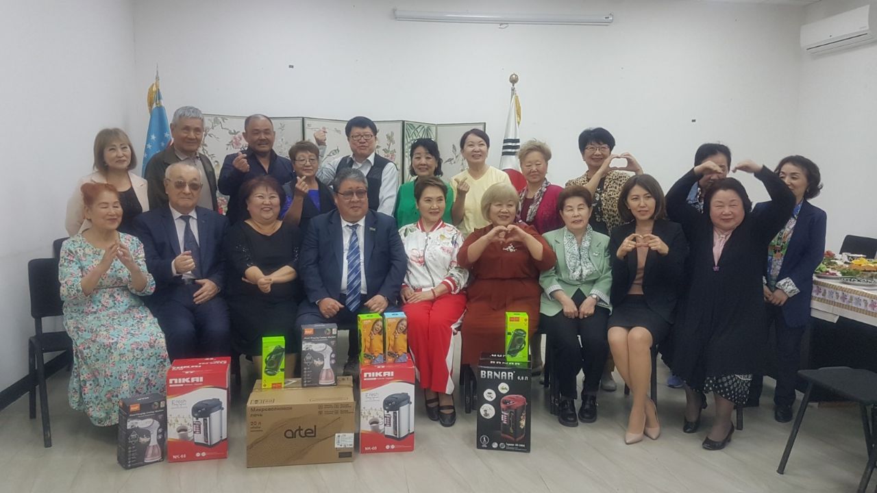 Награждение отличившихся активистов в подписной кампании 2023 газеты «Корейцы Узбекистана»